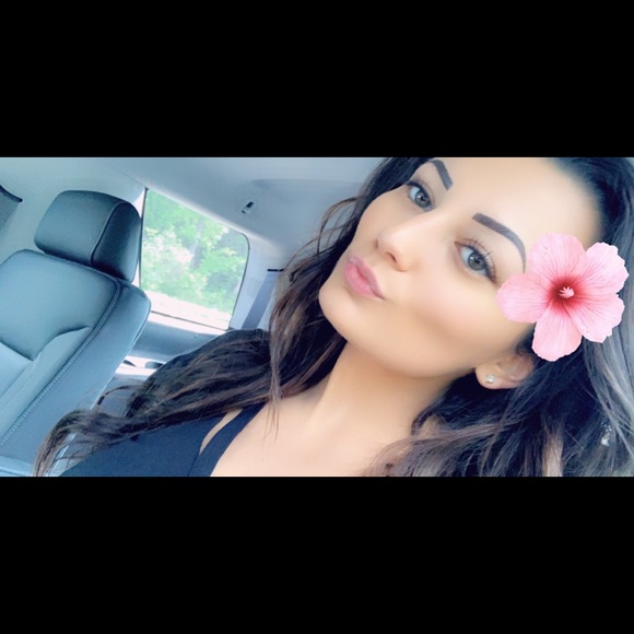 Meet your Posher, Gianna - Picture 2 of 6